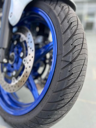 Suzuki Gladius 650 ABS Naked Blanca/Azul