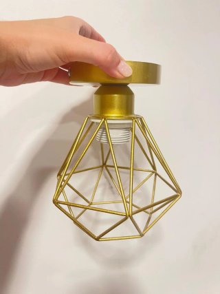 Lámpara de techo dorada geométrica