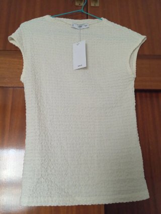 Top Mango Texturizado Blanco manga. Talla S