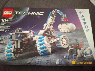 Lego Technic 42211 Lunar Outpost Moon Rover