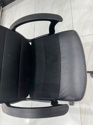 Silla de oficina negra