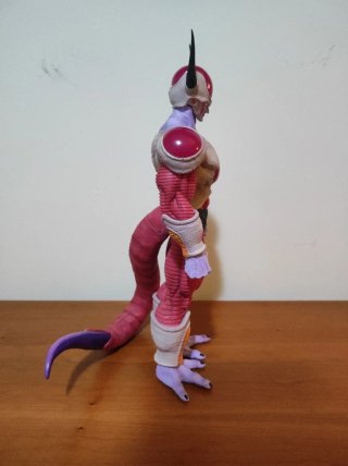 Figura Freezer 2ª Forma 36cm Dragon Ball Z