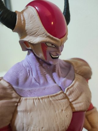 Figura Freezer 2ª Forma 36cm Dragon Ball Z