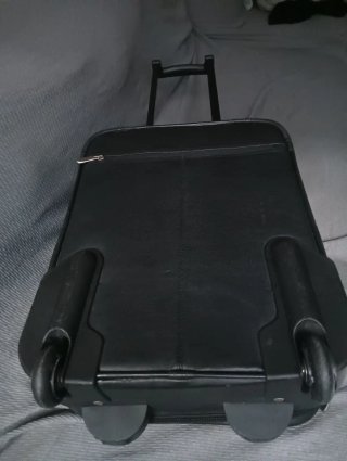 Maleta de viaje negra cuero