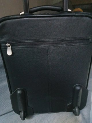 Maleta de viaje negra cuero