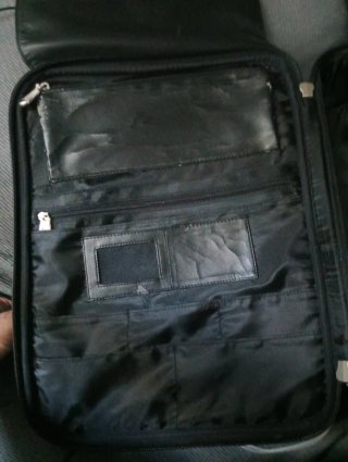 Maleta de viaje negra cuero