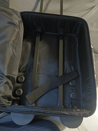 Maleta de viaje negra cuero