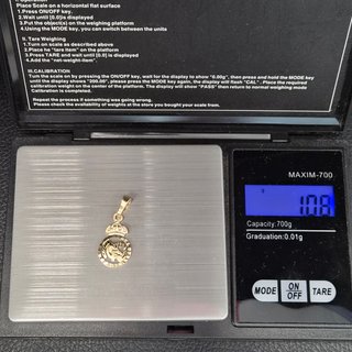 Colgante de oro de 18k. Real Madrid 1.08 gr.