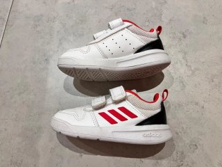 Zapatillas Adidas Talla 23 Rojas y Blancas