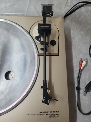 Toca discos Marantz tt221
