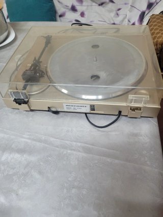 Toca discos Marantz tt221