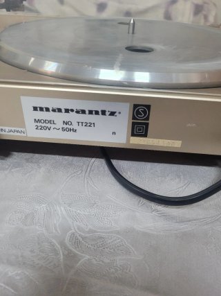 Toca discos Marantz tt221