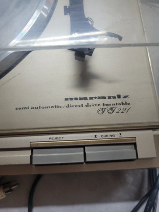 Toca discos Marantz tt221
