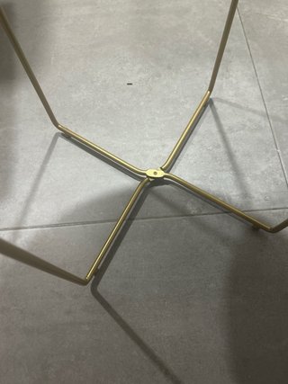 Mesa auxiliar mármol verde y base dorada