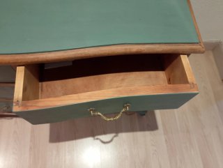 Recibidor verde con espejo