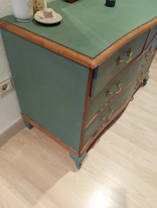 Recibidor verde con espejo