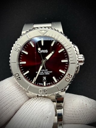 Oris Aquis esfera burdeos sin estrenar