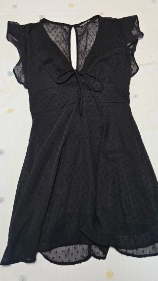 Vestido negro Stradivarius