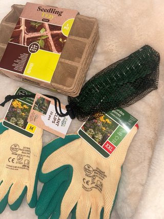 Lote Jardinería: Guantes y Semilleros