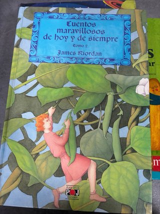 Varios libros de cuentos