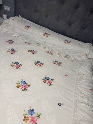 Colcha bouti floral con volantes