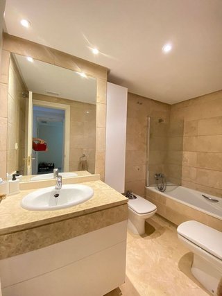 Piso en alquiler en La Dama de Noche-La Alzambra en Marbella