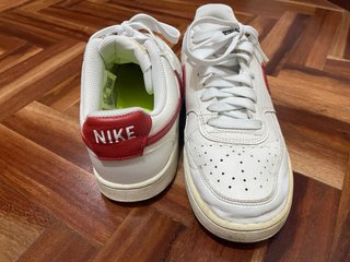 Zapatillas Nike Blancas y Rojas