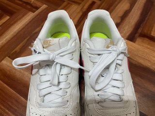 Zapatillas Nike Blancas y Rojas