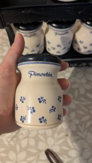 Especiero vintage de plastico con soporte y cajone