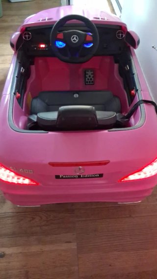 Carrito eléctrico para niña color rosado Mercedes