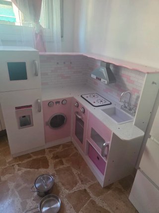 Cocinita infantil rosa con accesorios
