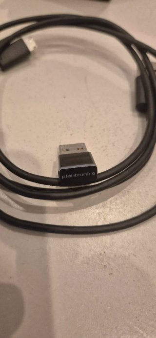 Auriculares Plantronics Voyager con base