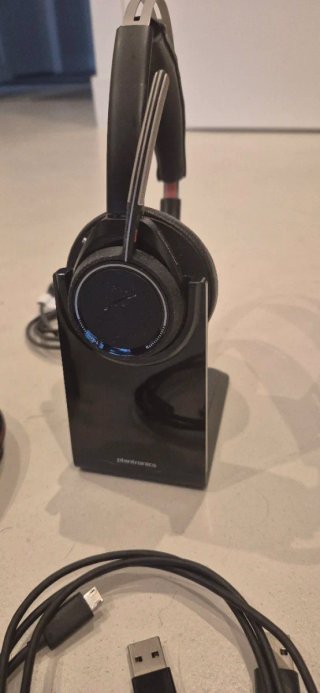 Auriculares Plantronics Voyager con base