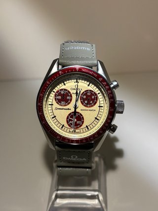 Omega x Swatch Moonwatch Beige Rojo 42mm – Mod