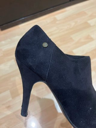 Botines de tacón fino / Shooties negros de ante -