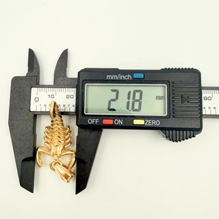 Colgante Escorpión Macizo Oro 18K; 16,78g