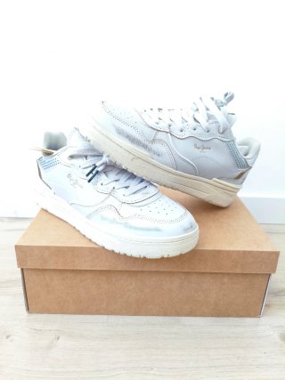 Zapatillas Pepe Jeans plateadas y blancas
