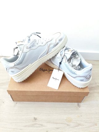 Zapatillas Pepe Jeans plateadas y blancas