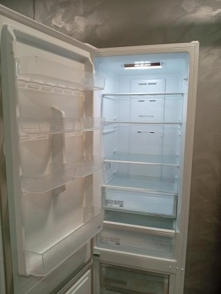 Frigorífico Midea 2m x 60cm