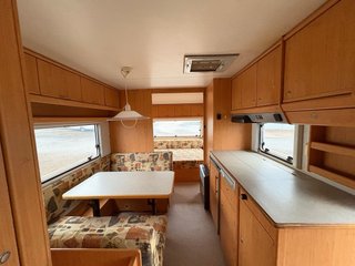Knaus Südwind 550 TKM · 3 ambientes · 6 plazas