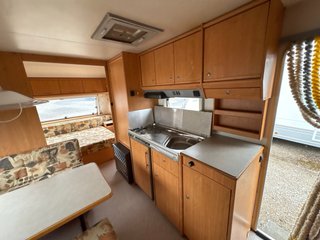 Knaus Südwind 550 TKM · 3 ambientes · 6 plazas