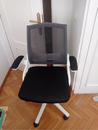 Silla de escritorio ergonómica negra