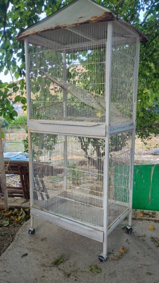 Jaula grande para pájaros con ruedas