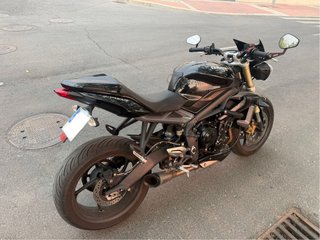 Triumph Street Triple limitada A2 Negra