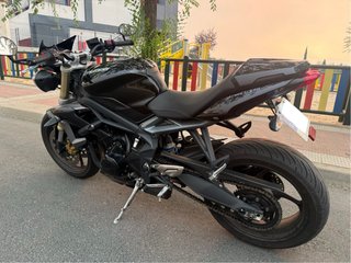 Triumph Street Triple limitada A2 Negra