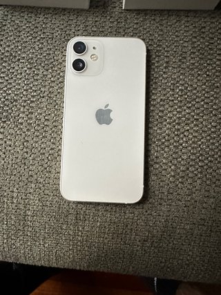 iPhone 12 mini 100% batería