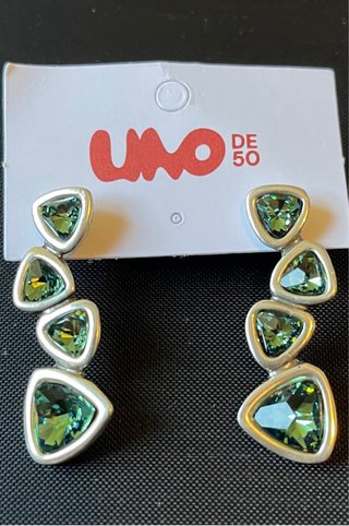 Pendientes Uno de 50 Plata y Piedra Verde