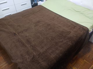 Colcha marrón individual o pie de cama