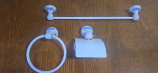 Juego baño cerámica y metal azul/blanco