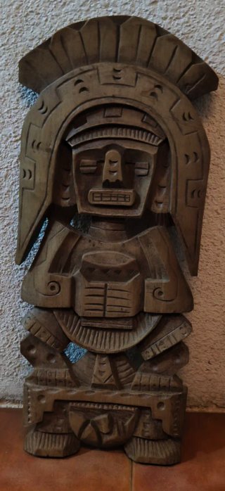 Artesanía Andina Tallada en Madera